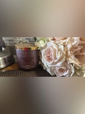 Bath & body Works three with candle love you, mom
